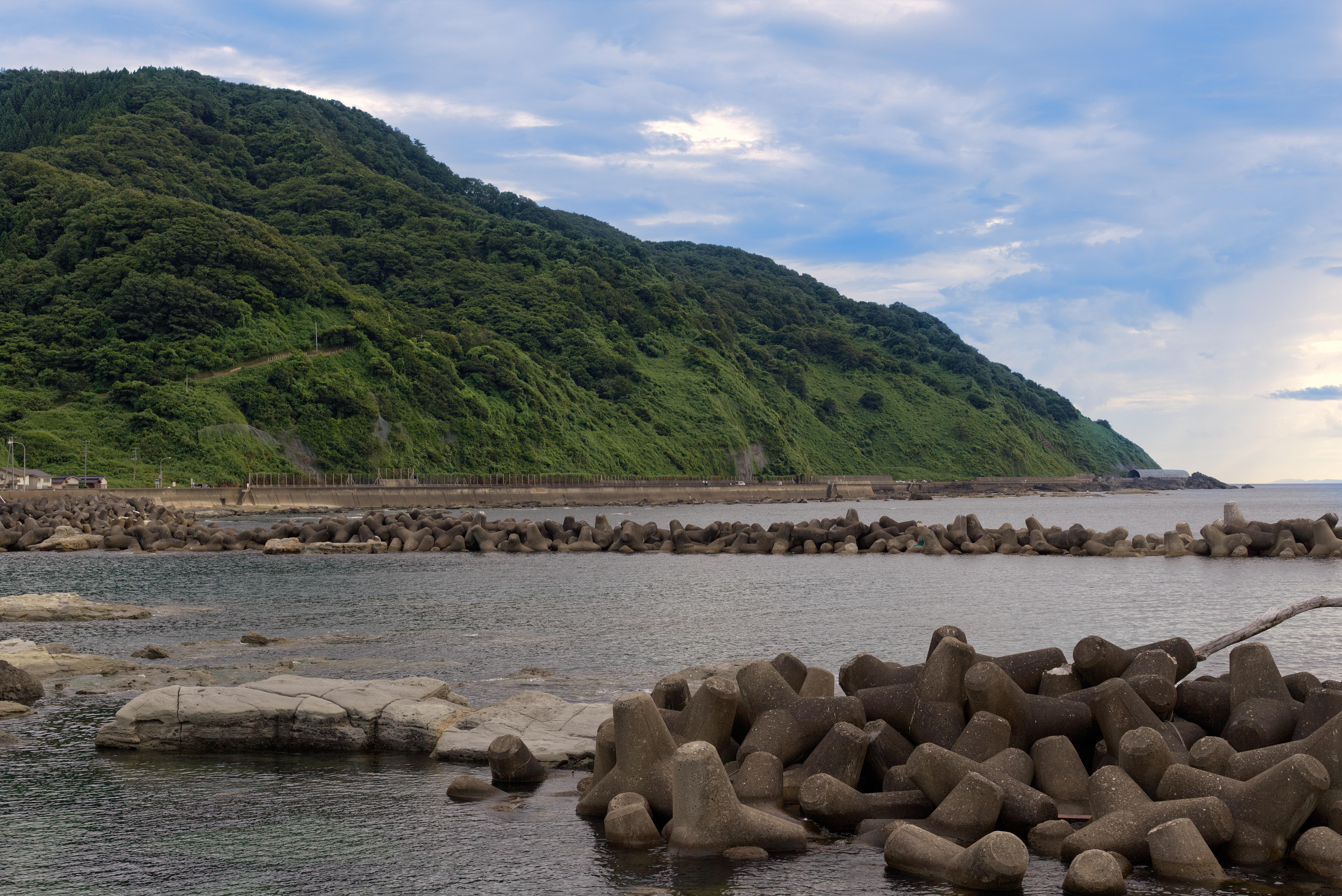 亀田市の海と山の風景